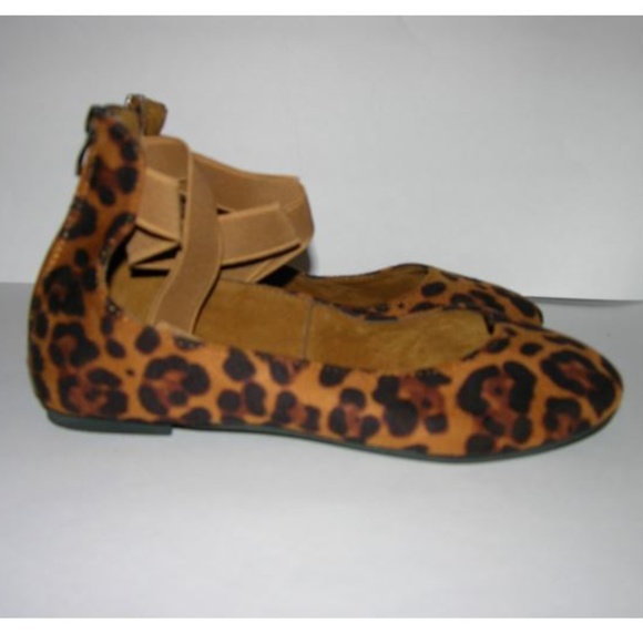 LAST ONE! Leo Leopard Ballet Flat w/ Ankle Strap - Picture 4 of 7